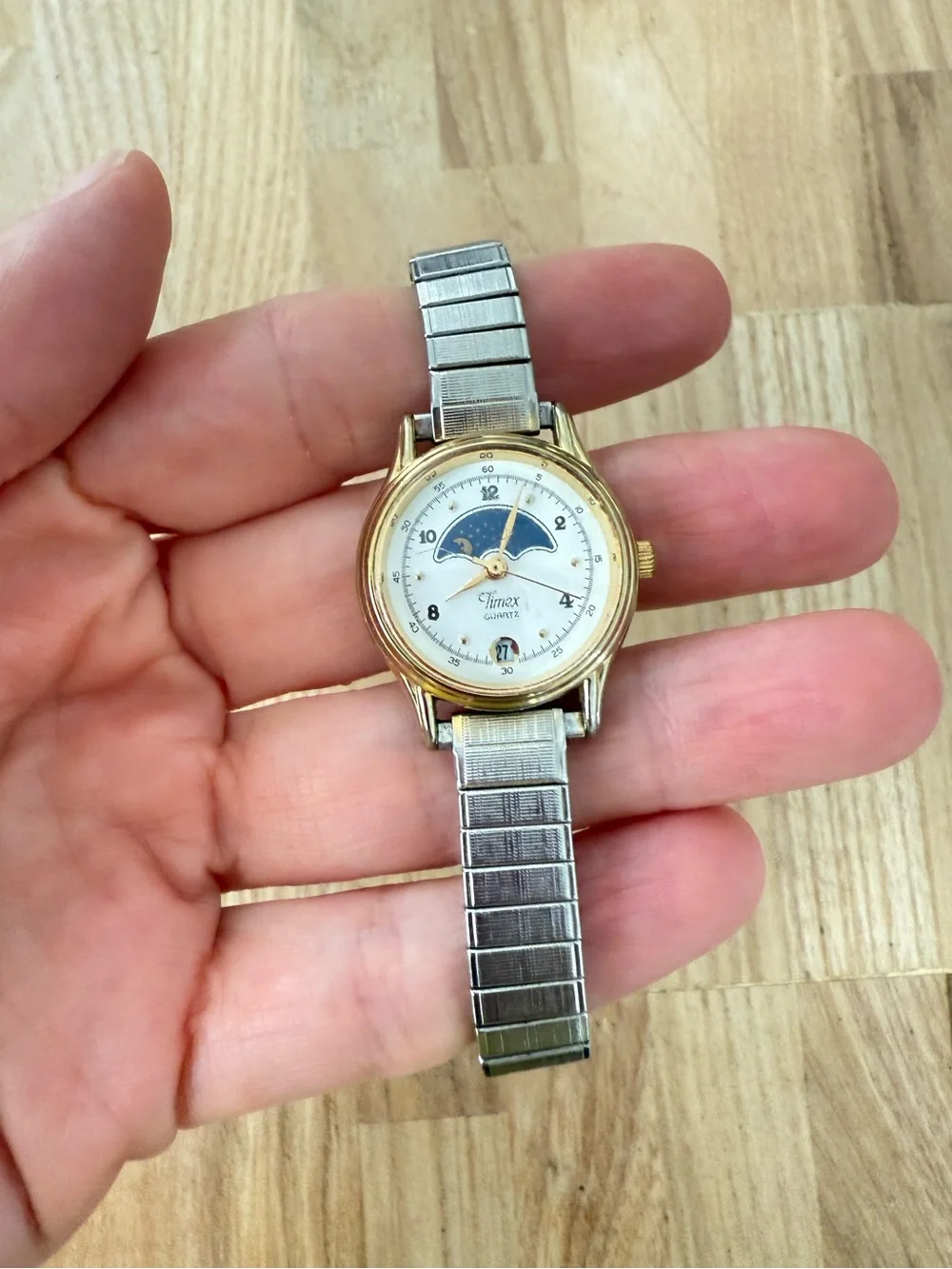 Vintage Timex ladies sun moon phase watch NEW BATTERY
